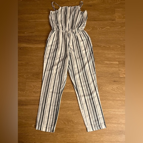 CisonoBlack and White Striped Sleeveless Jumpsuit with Relaxed Fit, size M. - Picture 7 of 13